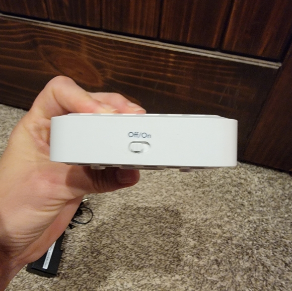 Netgear Network 8 port switch - Picture 7 of 9